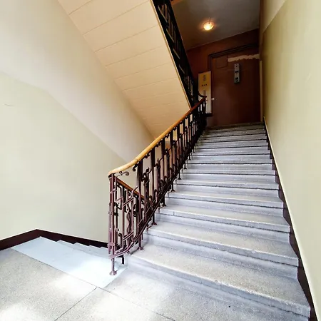J&w Elektoralna Cozy Flat Varsó